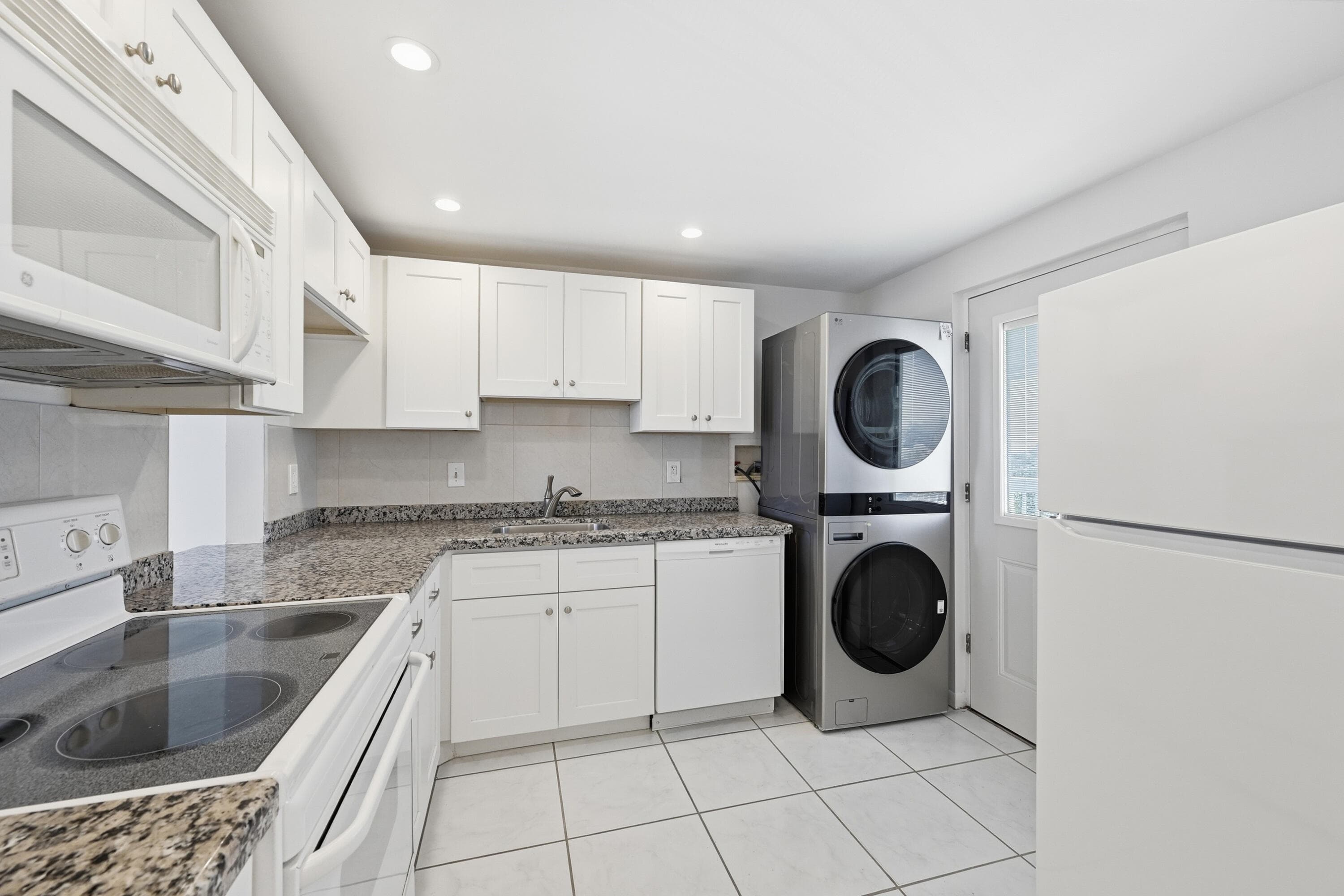 5700 NW 2nd Avenue 604, Boca Raton, FL 33487 — photo 8 of 43