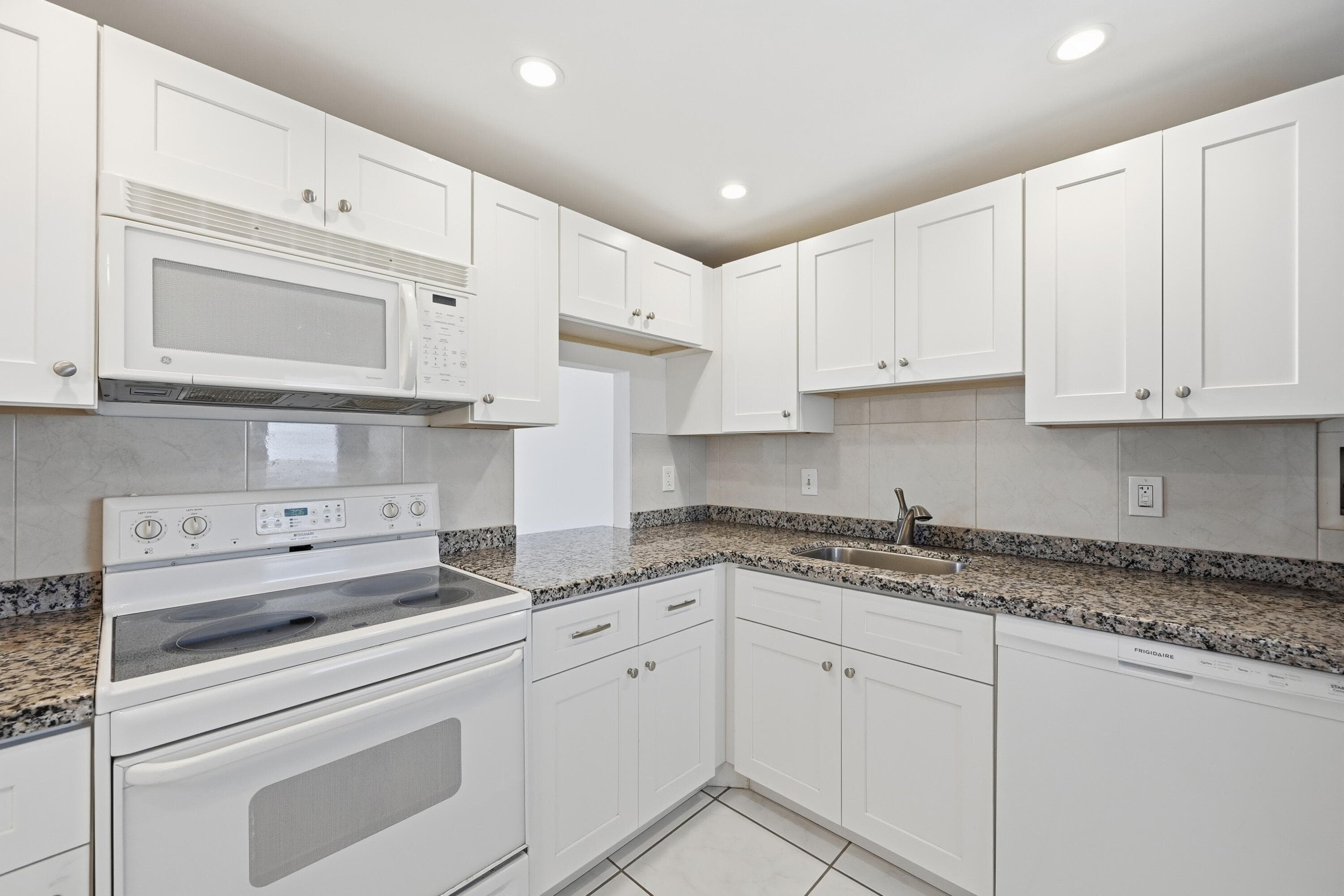 5700 NW 2nd Avenue 604, Boca Raton, FL 33487 — photo 7 of 43