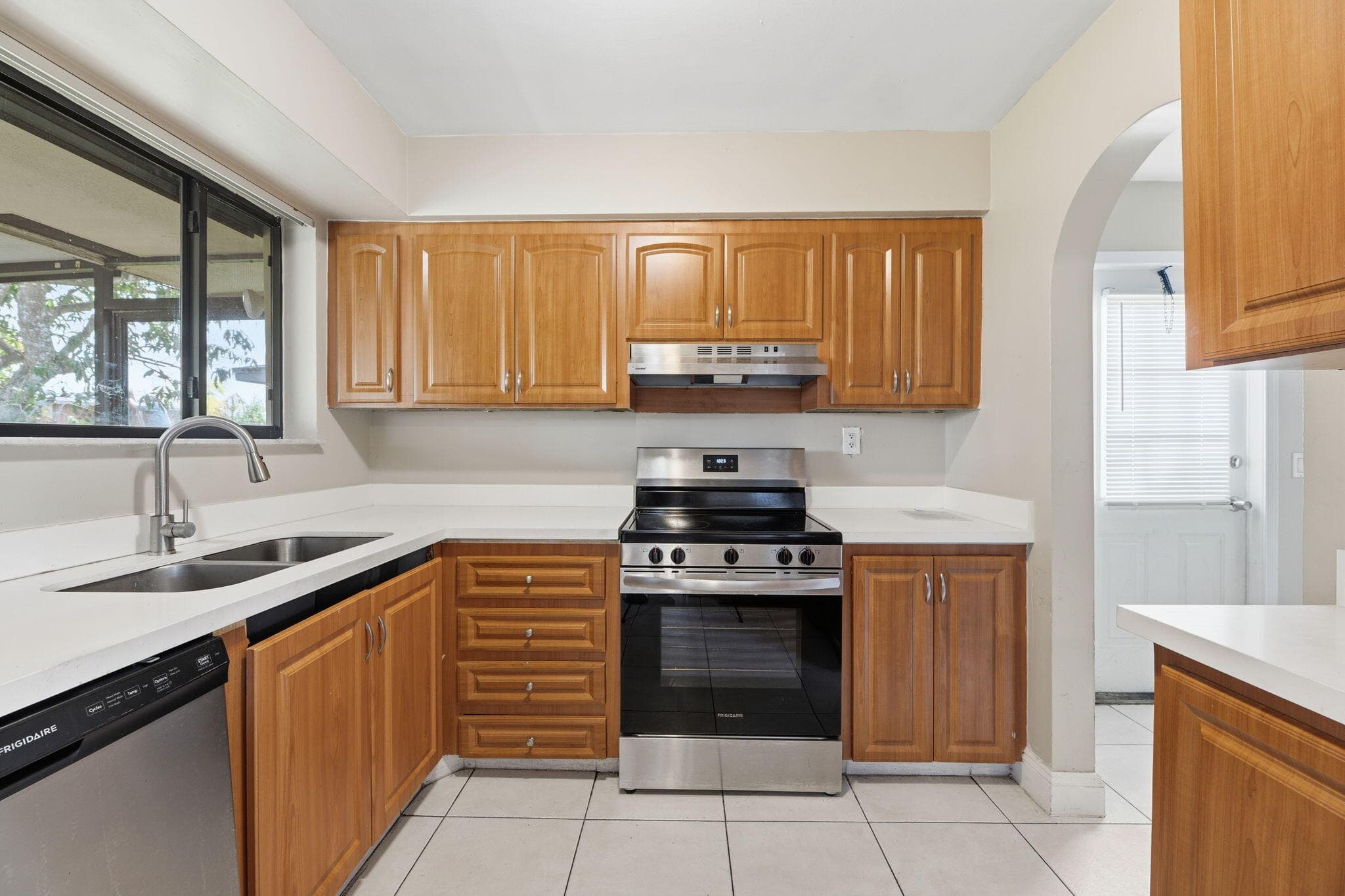 7670 NW 11th Court, Pembroke Pines, FL 33024 — photo 7 of 27
