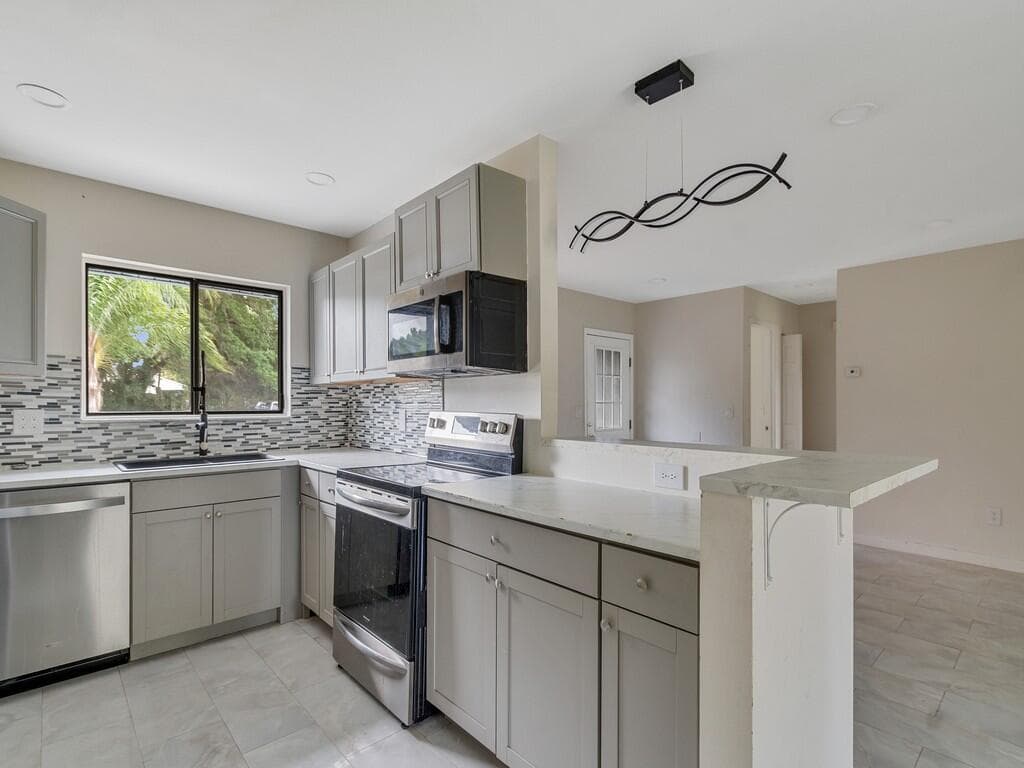 1846 24th Place SW, Vero Beach, FL 32962 — photo 3 of 33