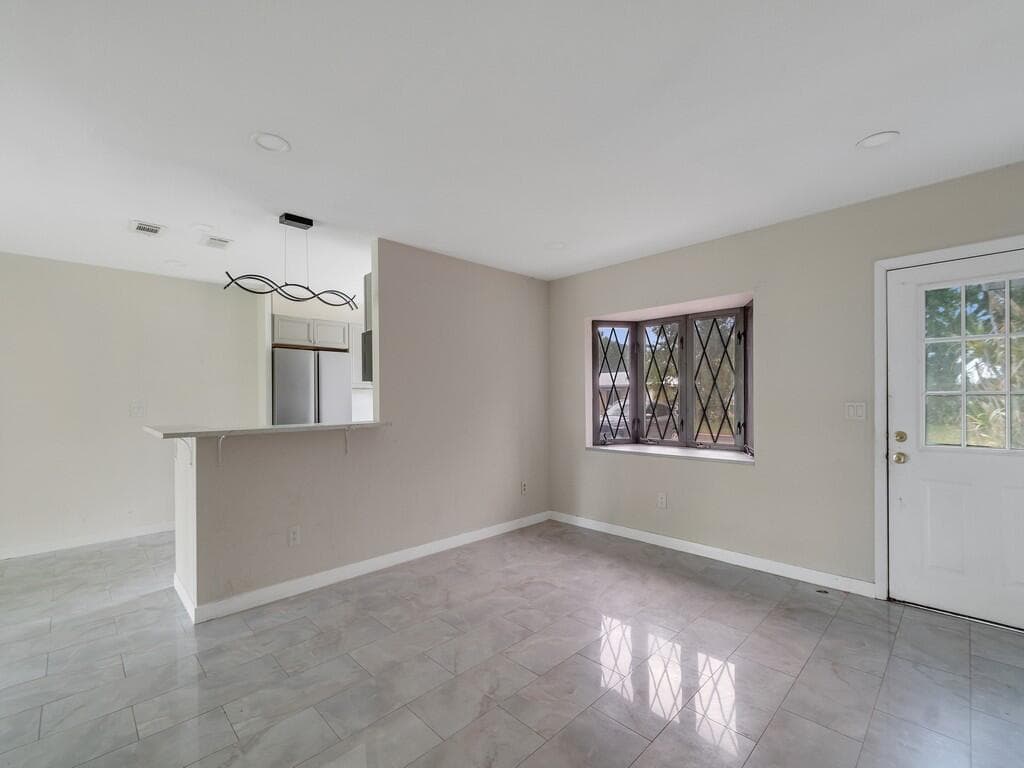 1846 24th Place SW, Vero Beach, FL 32962 — photo 9 of 33