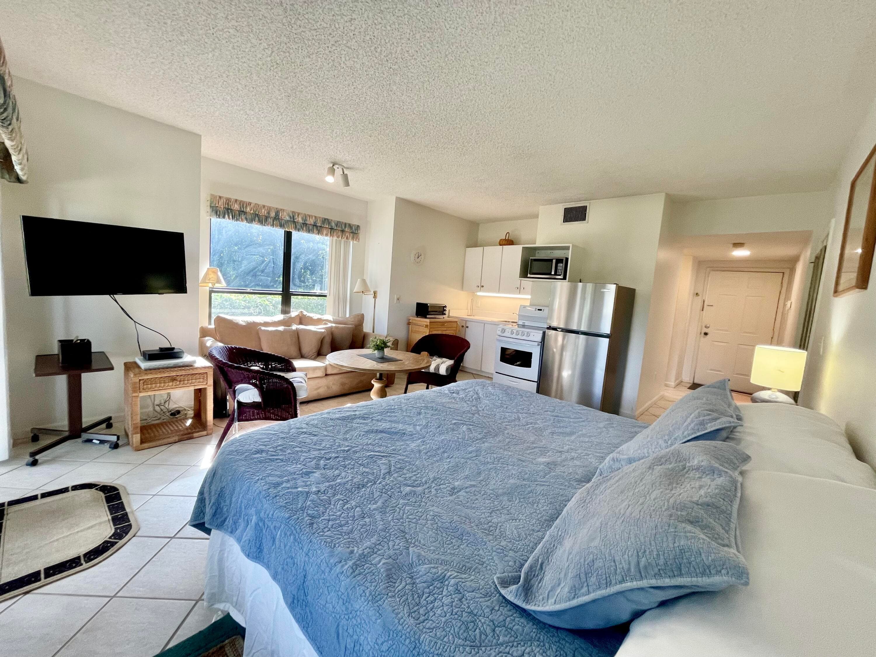 11863 Wimbledon Circle 447, Wellington, FL 33414 — photo 4 of 12