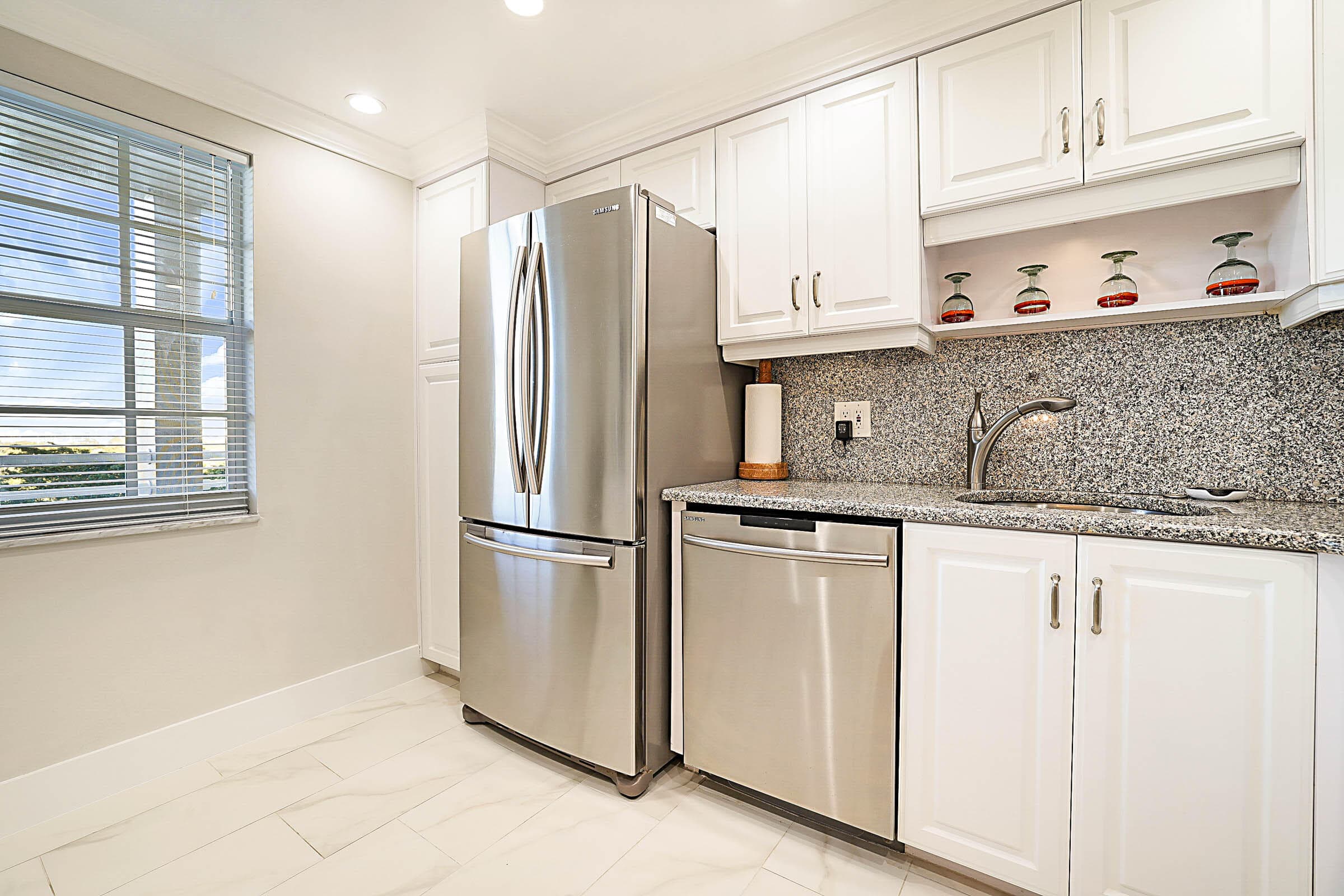 575 Oaks Lane 703, Pompano Beach, FL 33069 — photo 16 of 42