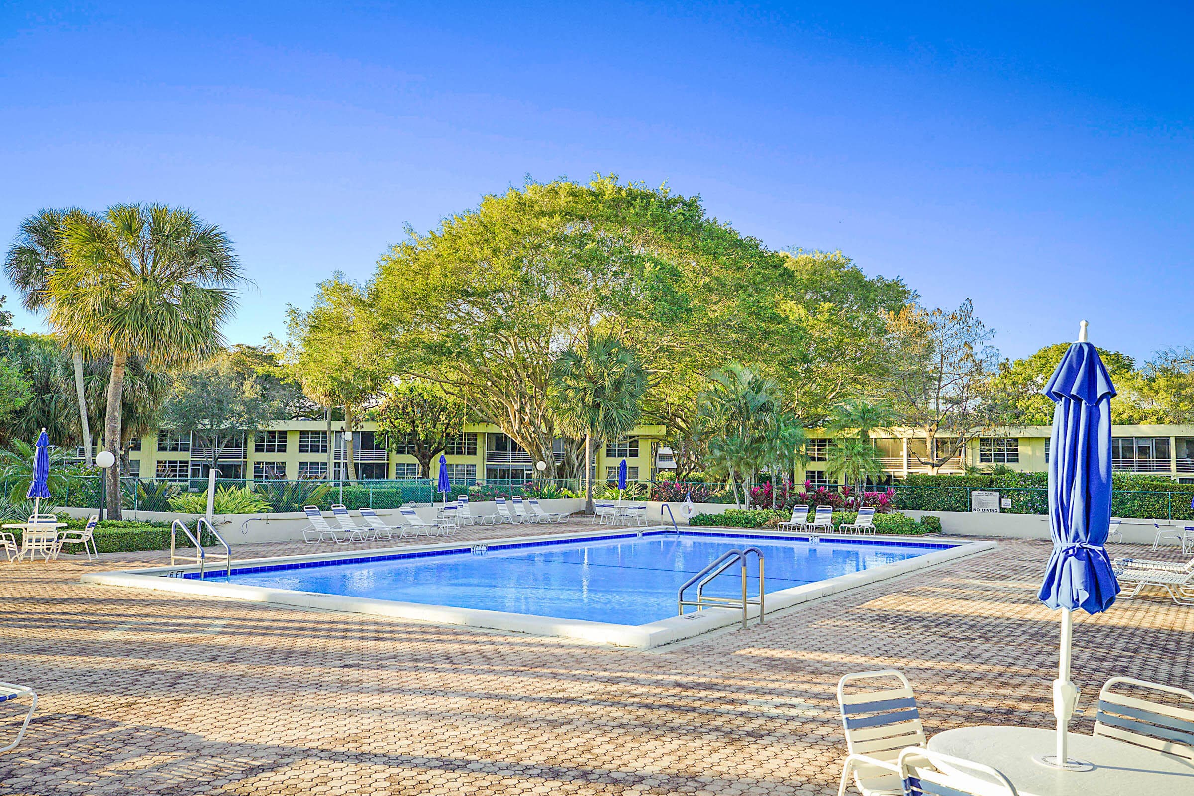 575 Oaks Lane 703, Pompano Beach, FL 33069 — photo 39 of 42