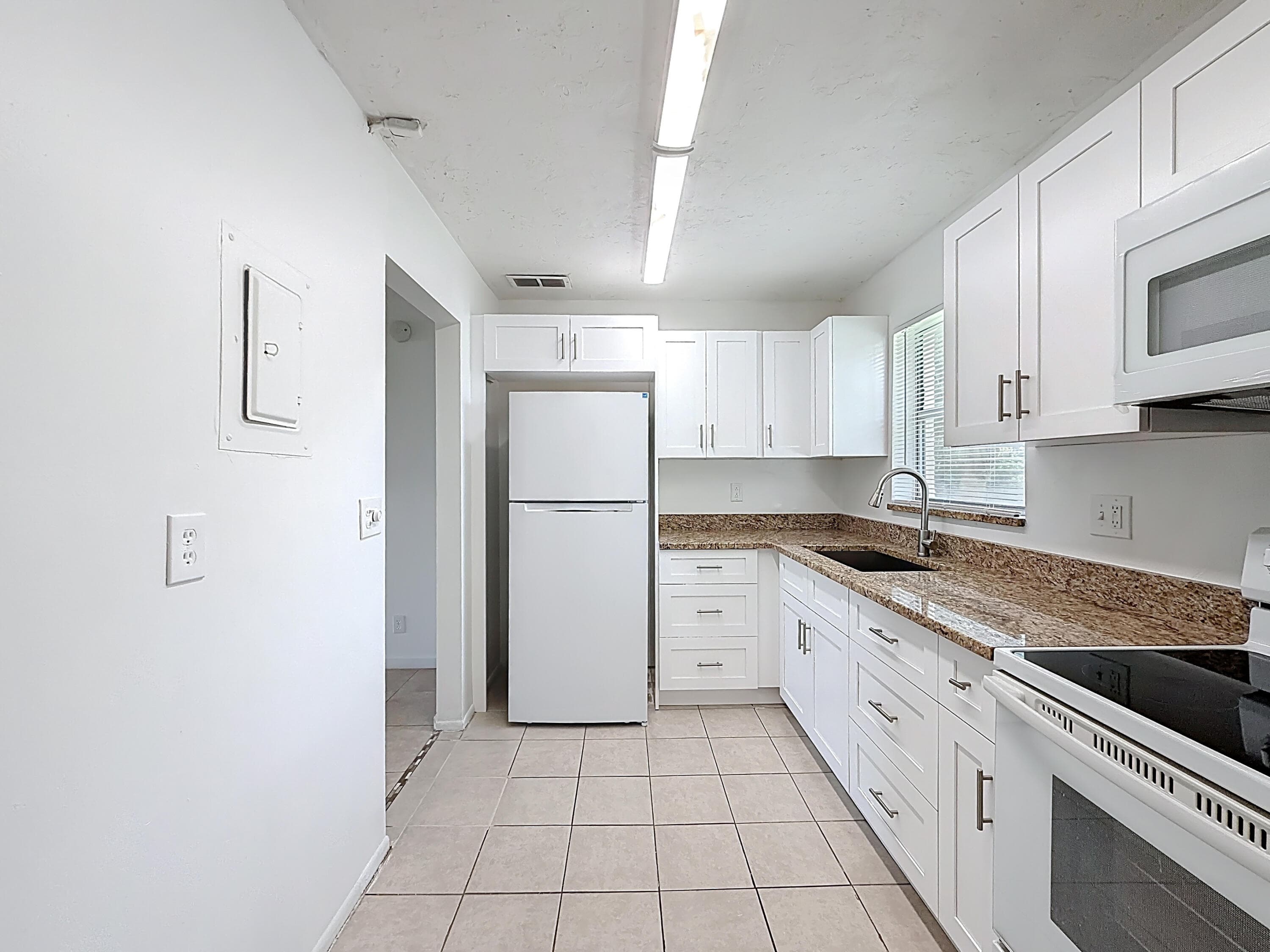 235 Lake Dora Drive 235, West Palm Beach, FL 33411 — photo 6 of 33