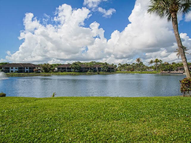 6081 SE Landing Way 6, Stuart, FL 34997 — photo 13 of 37