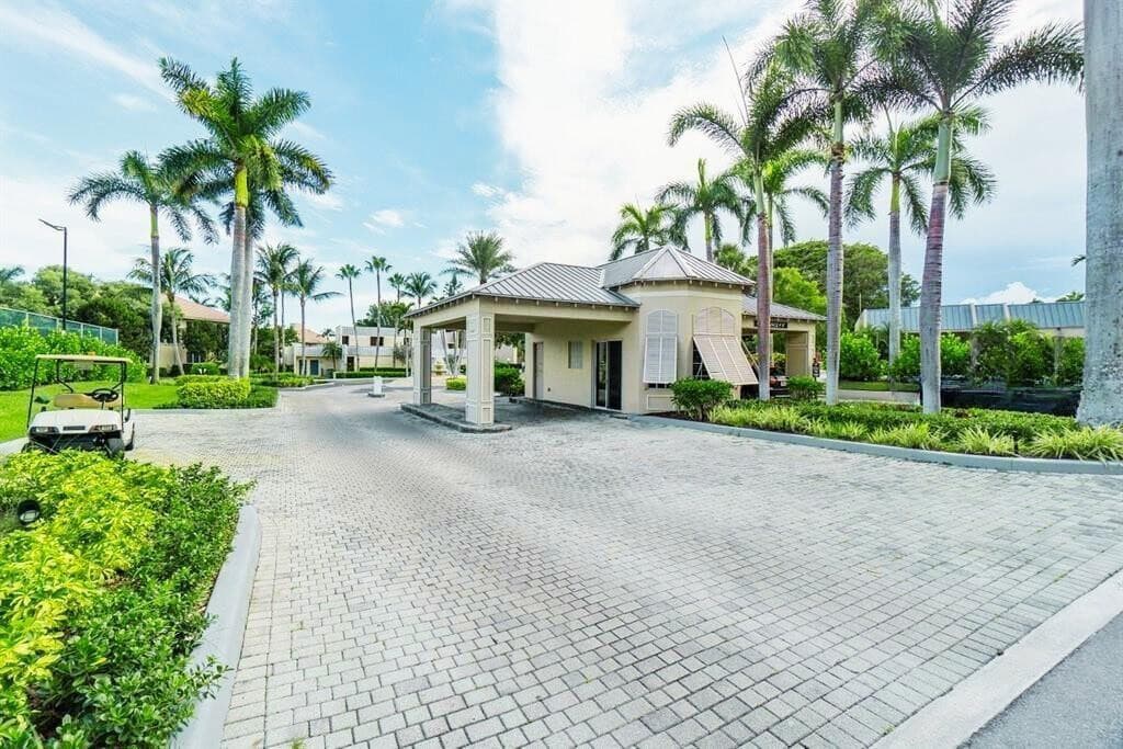 9 Royal Palm Way 2010, Boca Raton, FL 33432 — photo 1 of 32