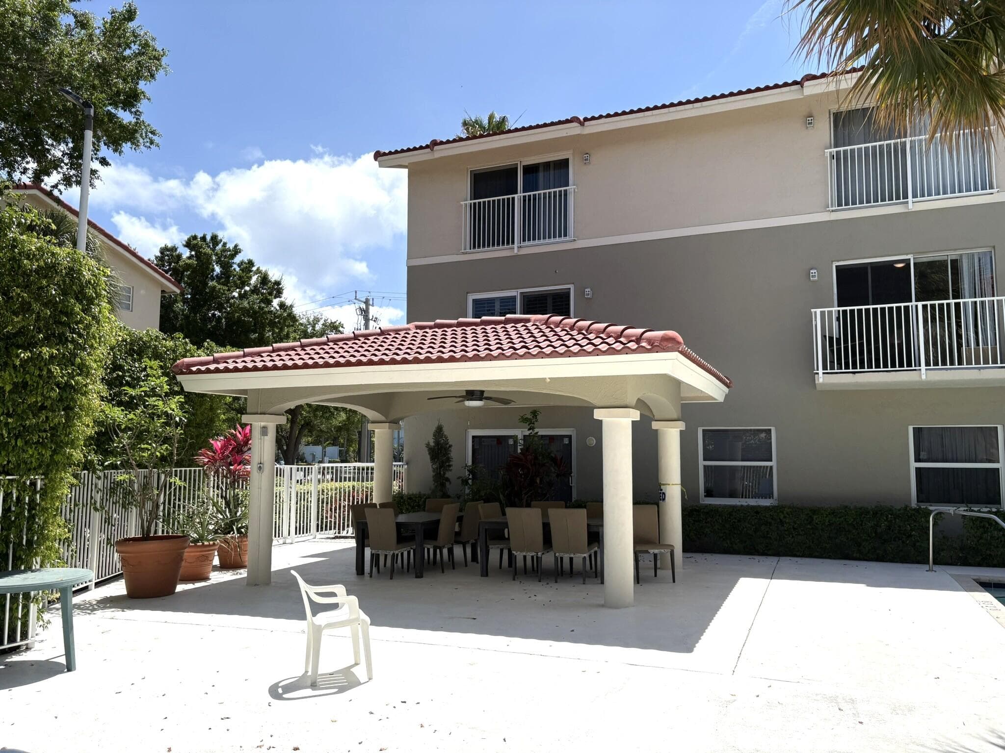 2501 NE 14th Street 301, Pompano Beach, FL 33062 — photo 4 of 37