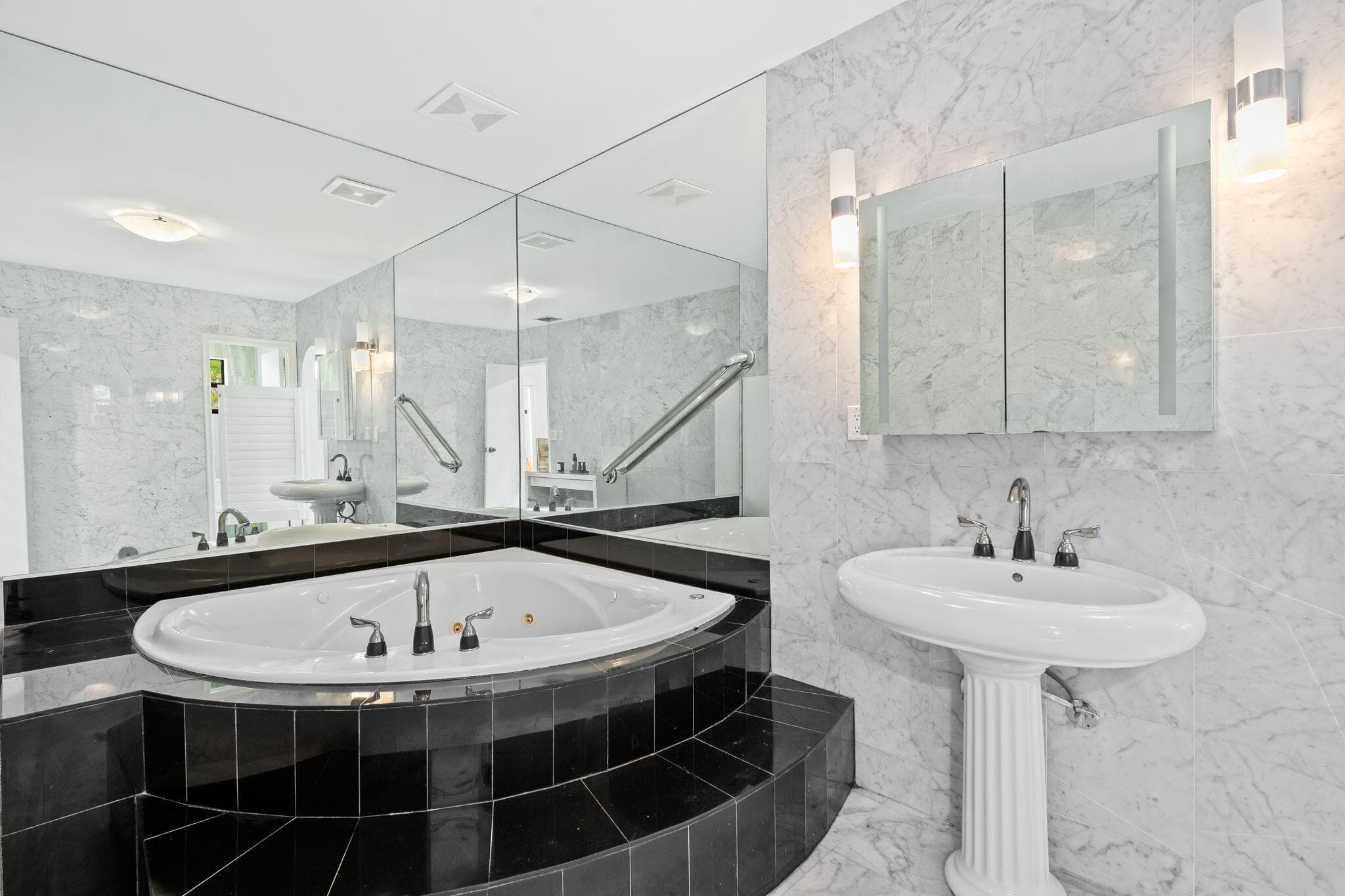5500 SW 111th Terrace, Davie, FL 33328 — photo 10 of 43