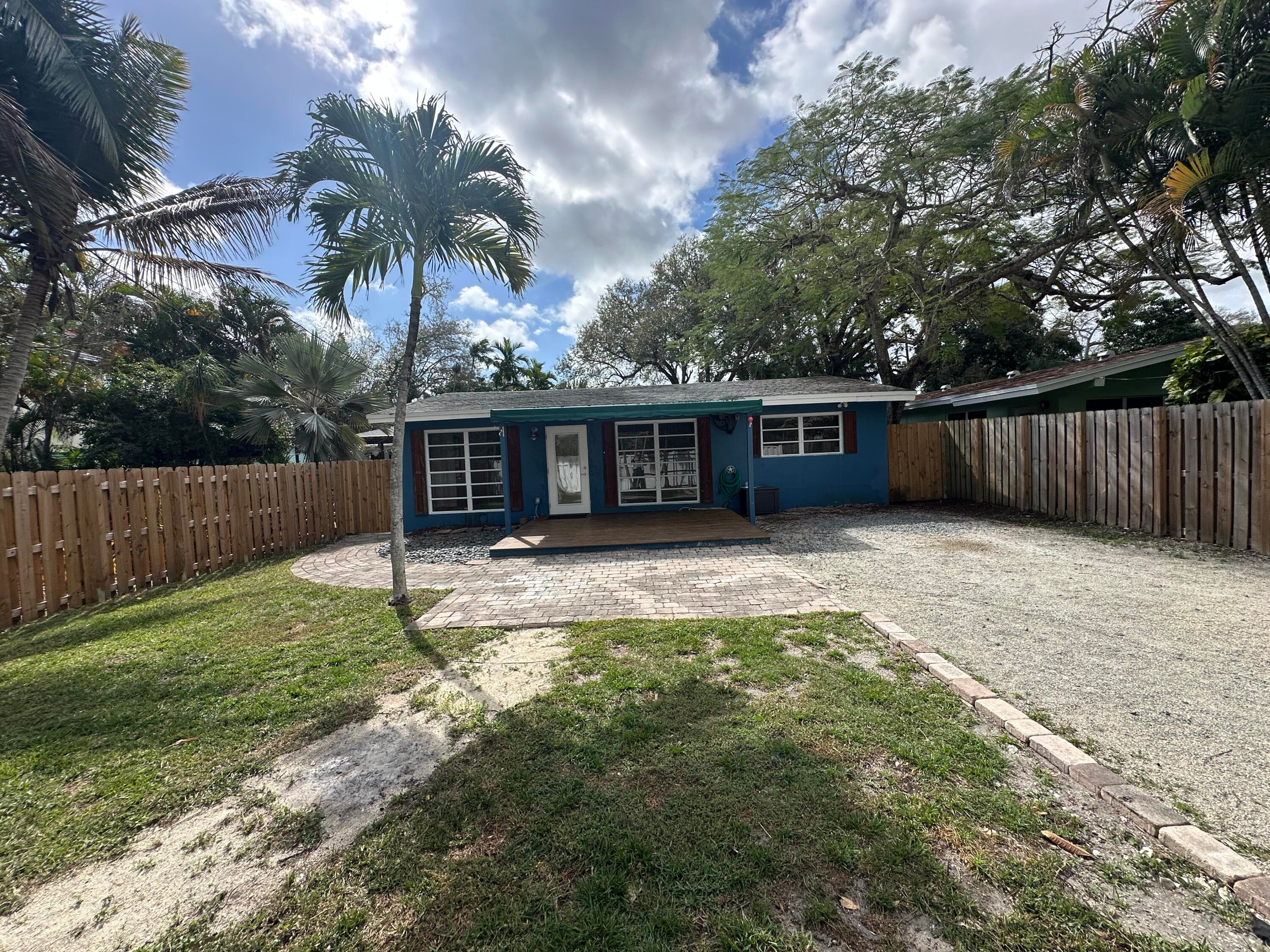 1424 SW 9th Street, Fort Lauderdale, FL 33312 — photo 1 of 36