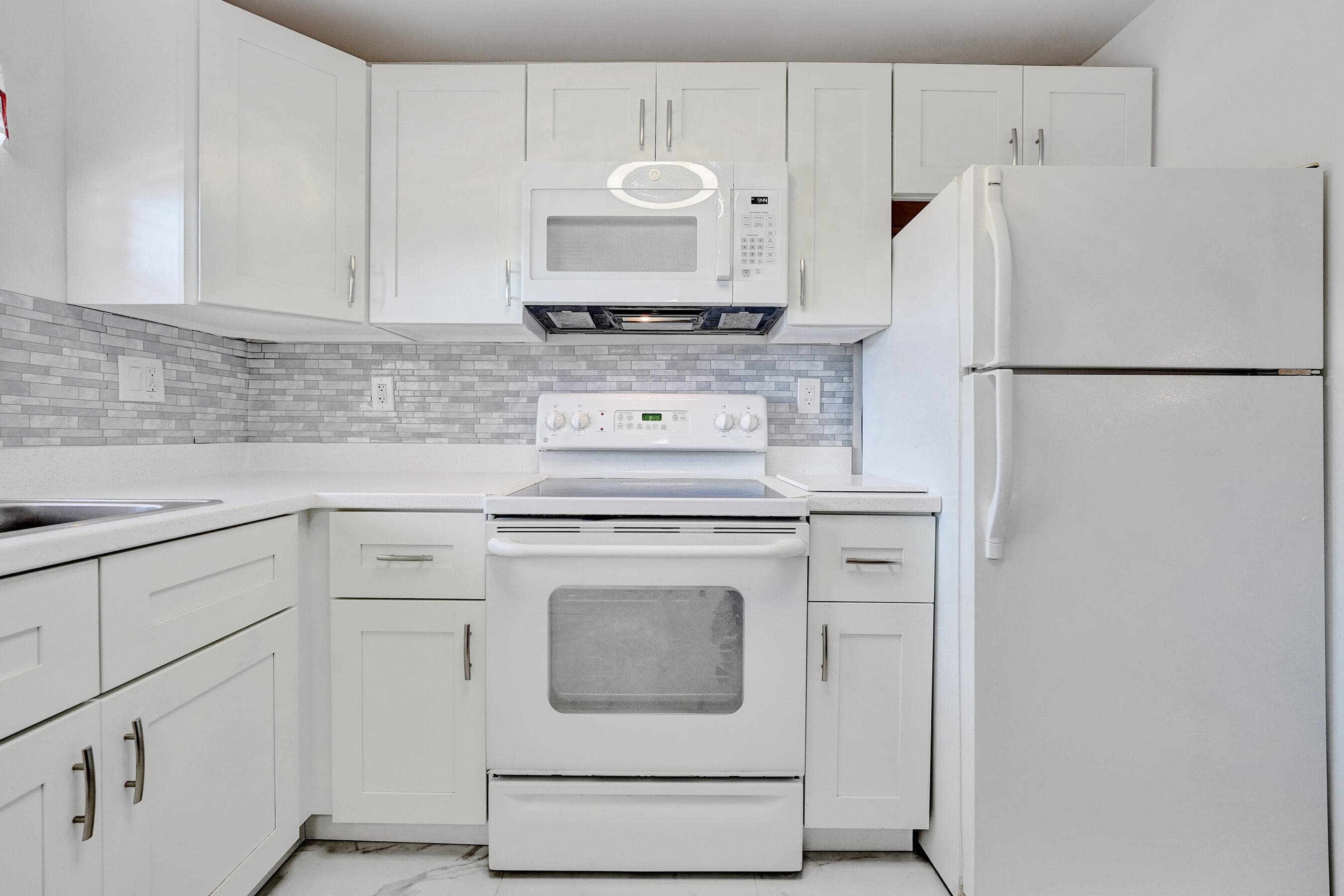 9421 Sunrise Lakes Boulevard 206, Sunrise, FL 33322 — photo 10 of 52