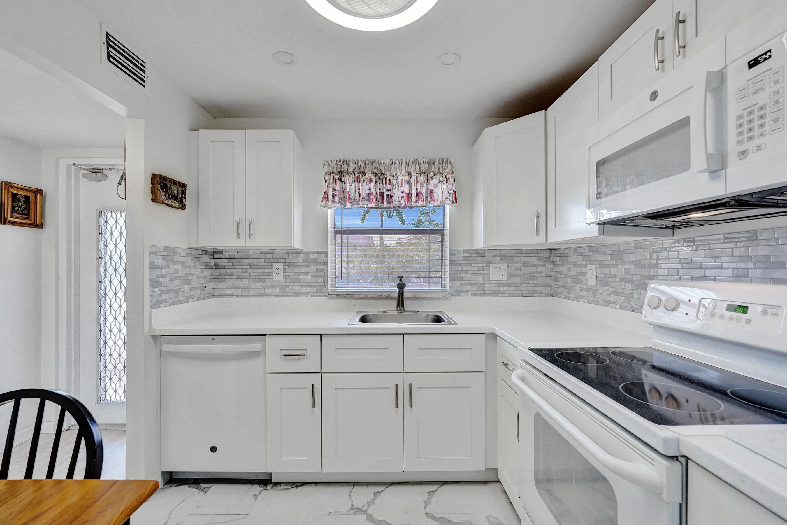 9421 Sunrise Lakes Boulevard 206, Sunrise, FL 33322 — photo 9 of 52