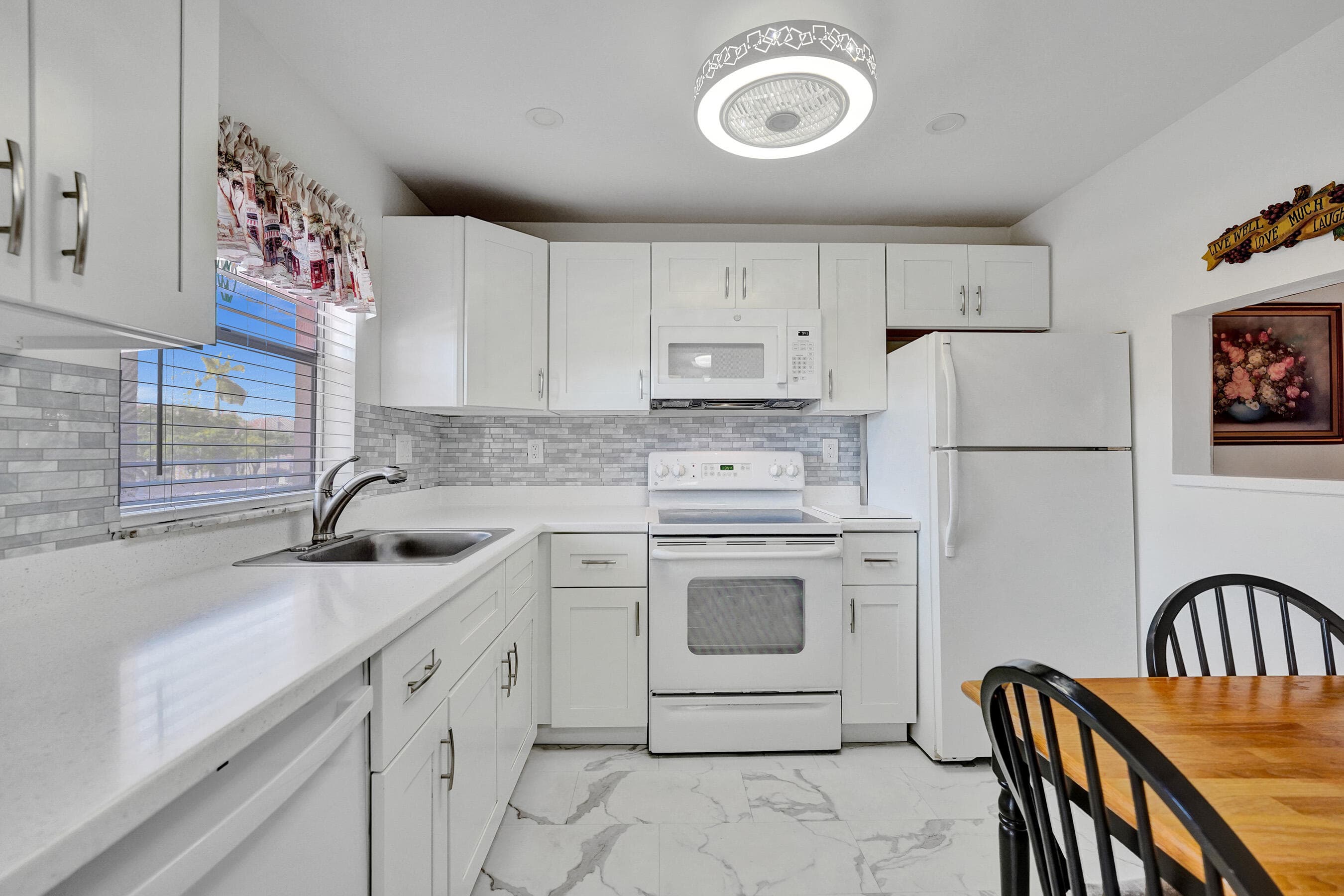 9421 Sunrise Lakes Boulevard 206, Sunrise, FL 33322 — photo 5 of 52