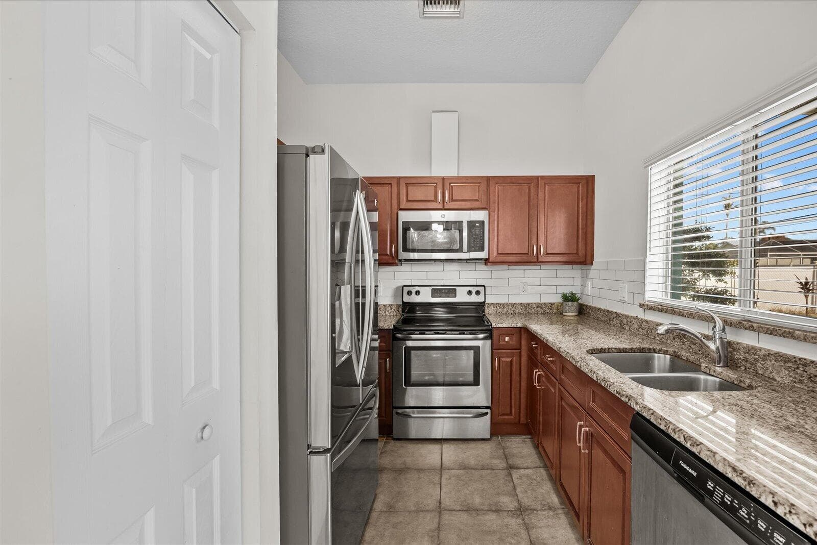 961 SW Consolata Avenue, Port St. Lucie, FL 34953 — photo 10 of 38