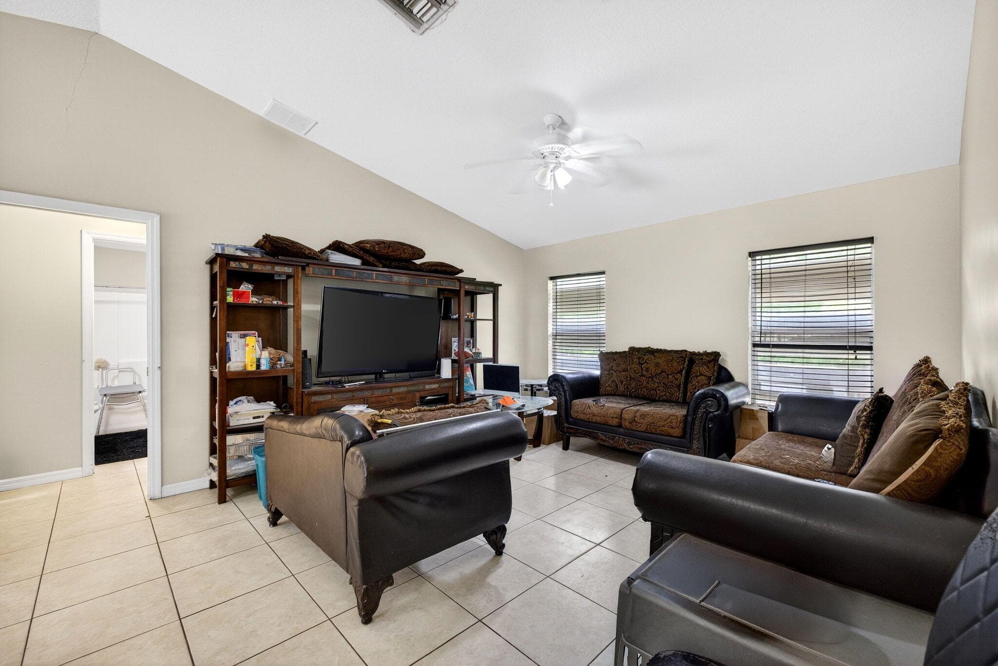 925 SW 11th St Street SW, Vero Beach, FL 32962 — photo 3 of 20