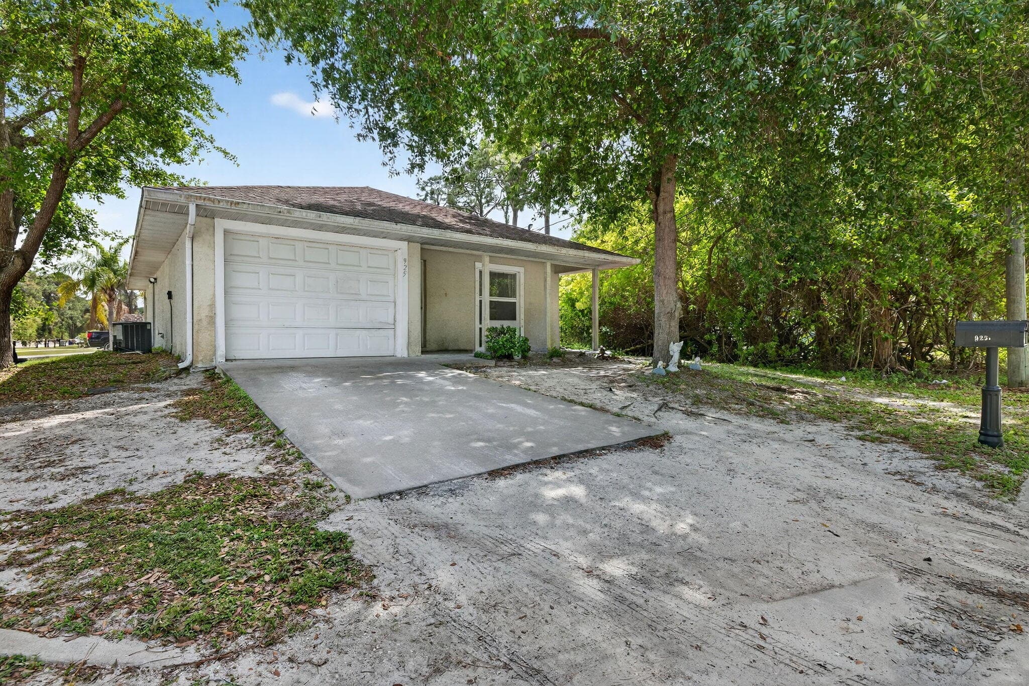 925 SW 11th St Street SW, Vero Beach, FL 32962 — photo 2 of 20