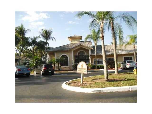 417 E Palm Cir Circle E 417, Pembroke Pines, FL 33025 — photo