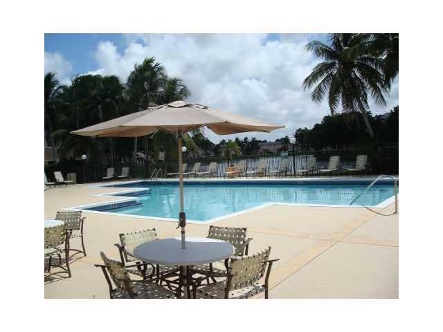 417 E Palm Cir Circle E 417, Pembroke Pines, FL 33025 — photo 4 of 20
