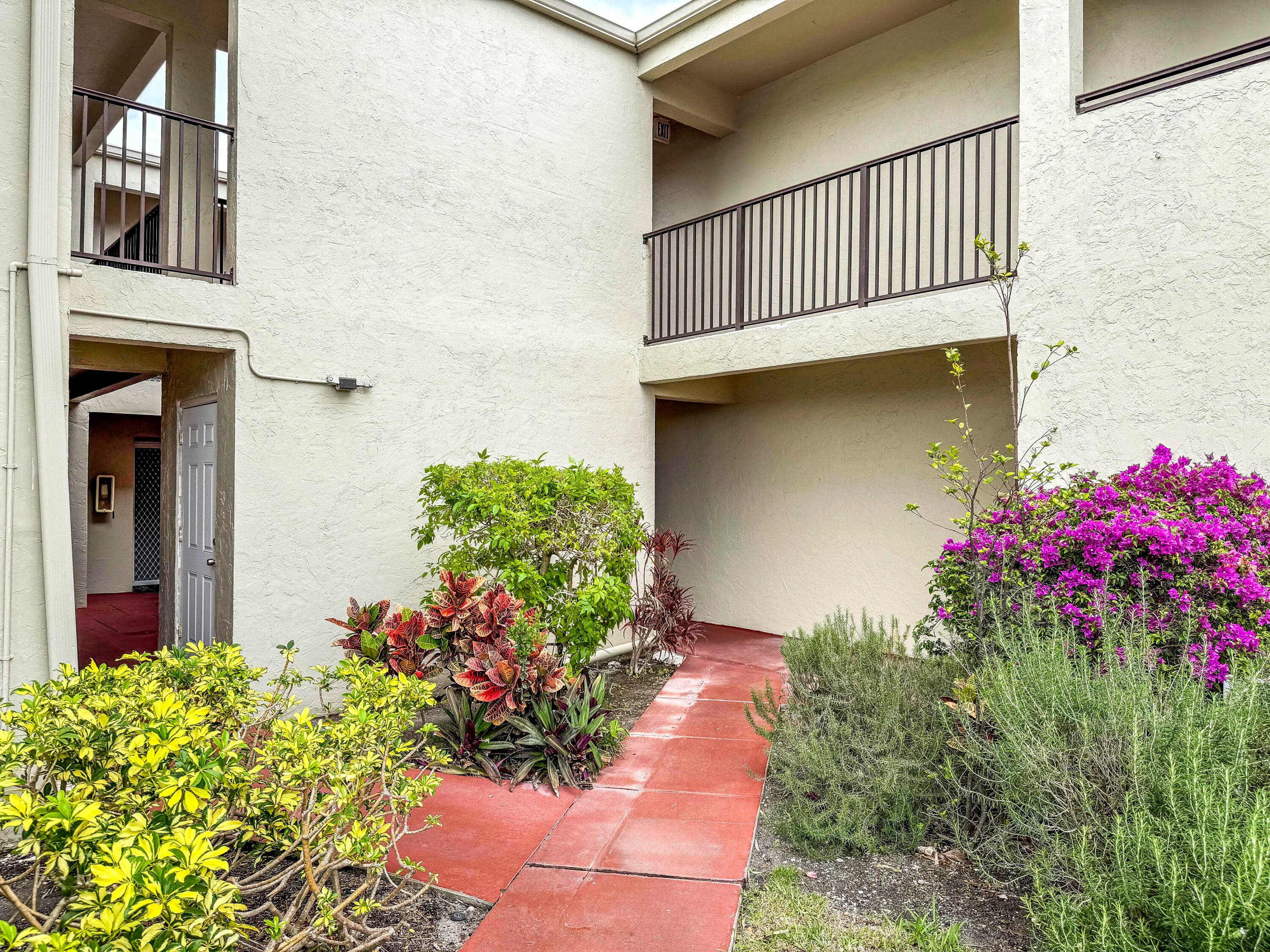 2528 Boundbrook Drive S 205, West Palm Beach, FL 33406 — photo 1 of 18