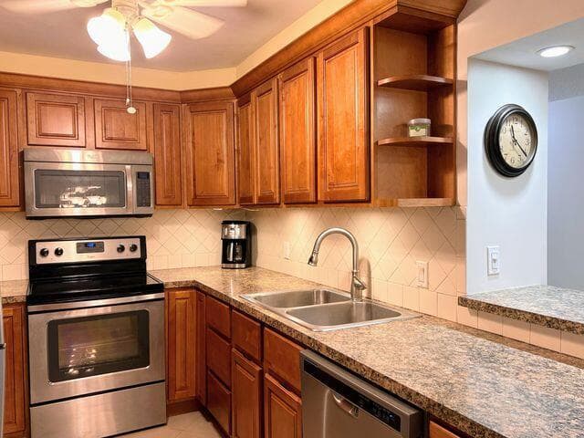125 S Ocean Avenue 207, Palm Beach Shores, FL 33404 — photo 7 of 36