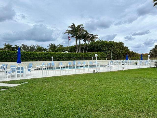 125 S Ocean Avenue 207, Palm Beach Shores, FL 33404 — photo 19 of 36