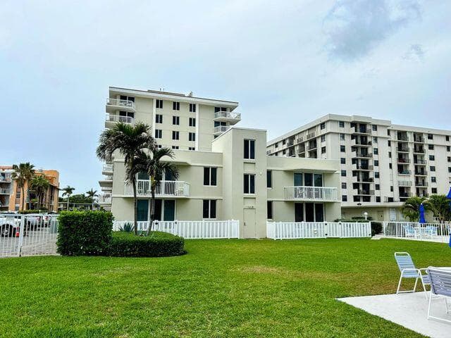 125 S Ocean Avenue 207, Palm Beach Shores, FL 33404 — photo 24 of 36