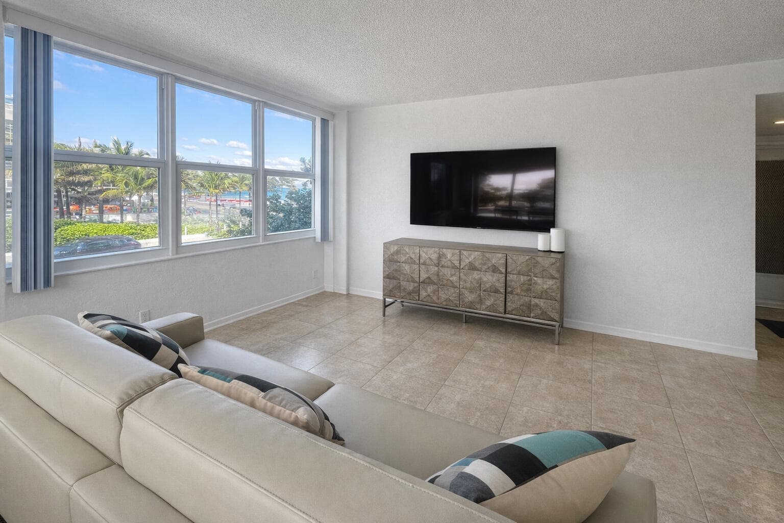345 N Fort Lauderdale Beach Boulevard 201, Fort Lauderdale, FL 33304 — photo 4 of 13