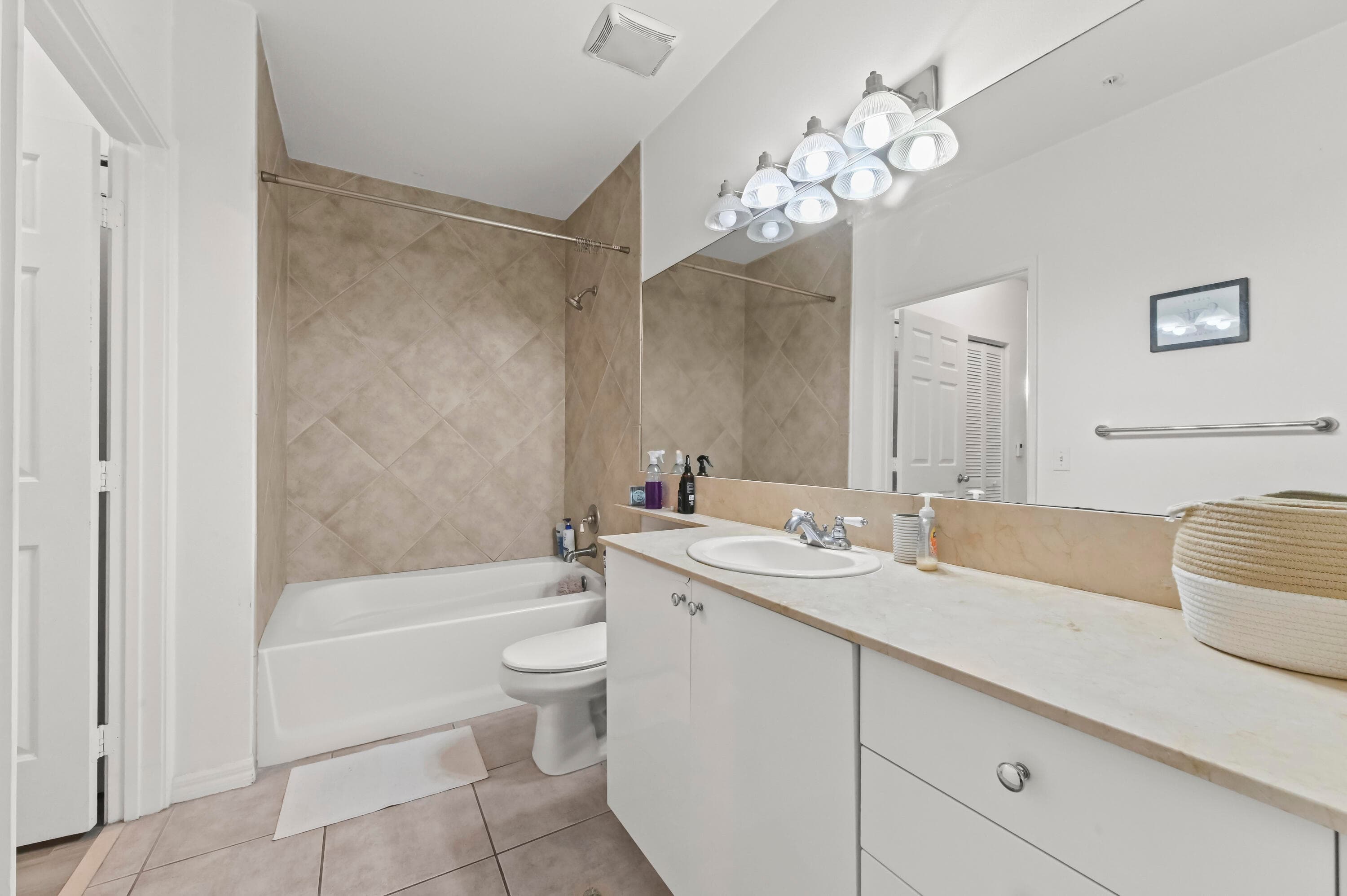 804 E Windward Way #122, Lantana, FL 33462 — photo 11 of 23
