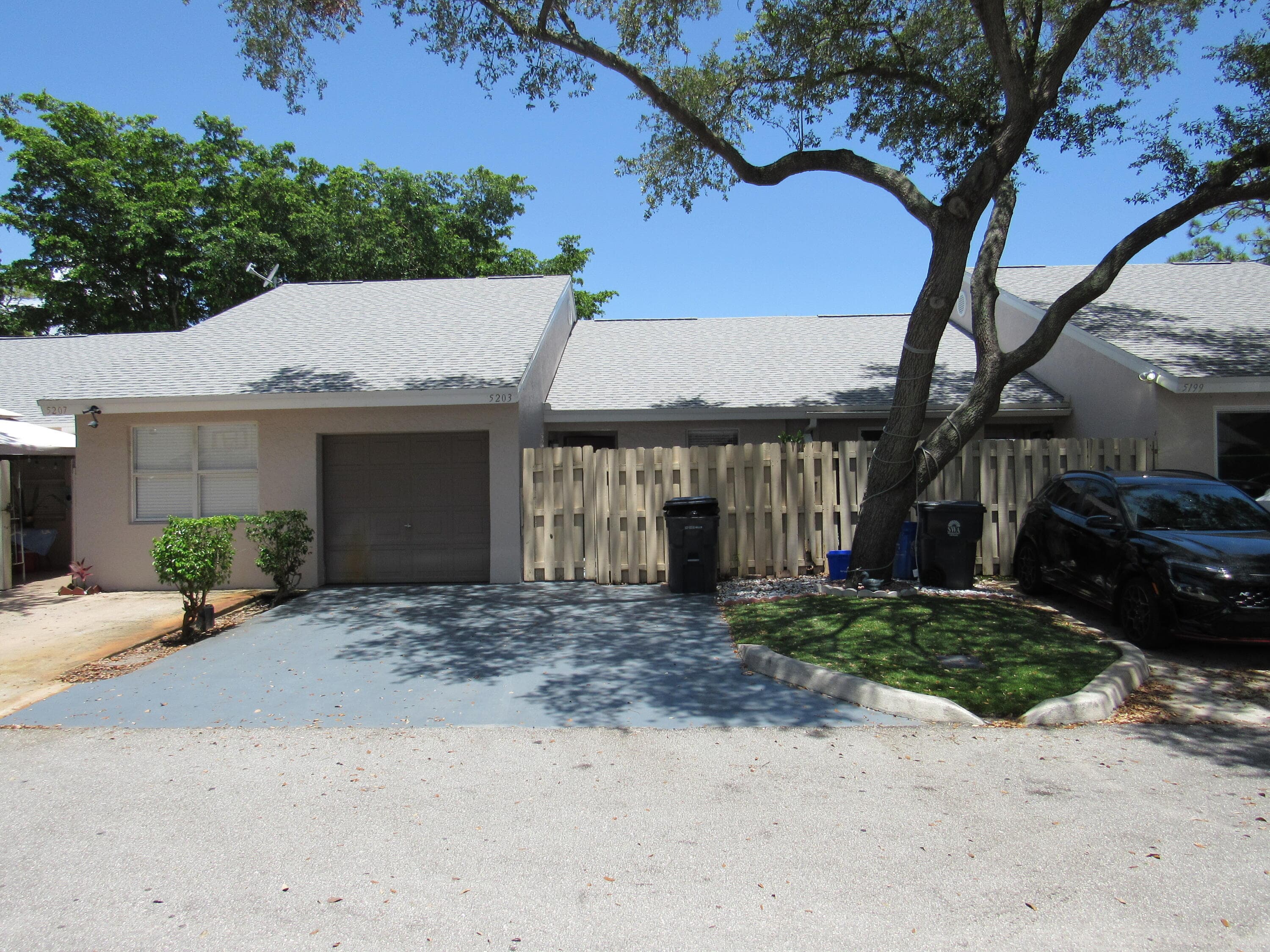 5203 Glencove Lane 5203, West Palm Beach, FL 33415 — photo 1 of 21