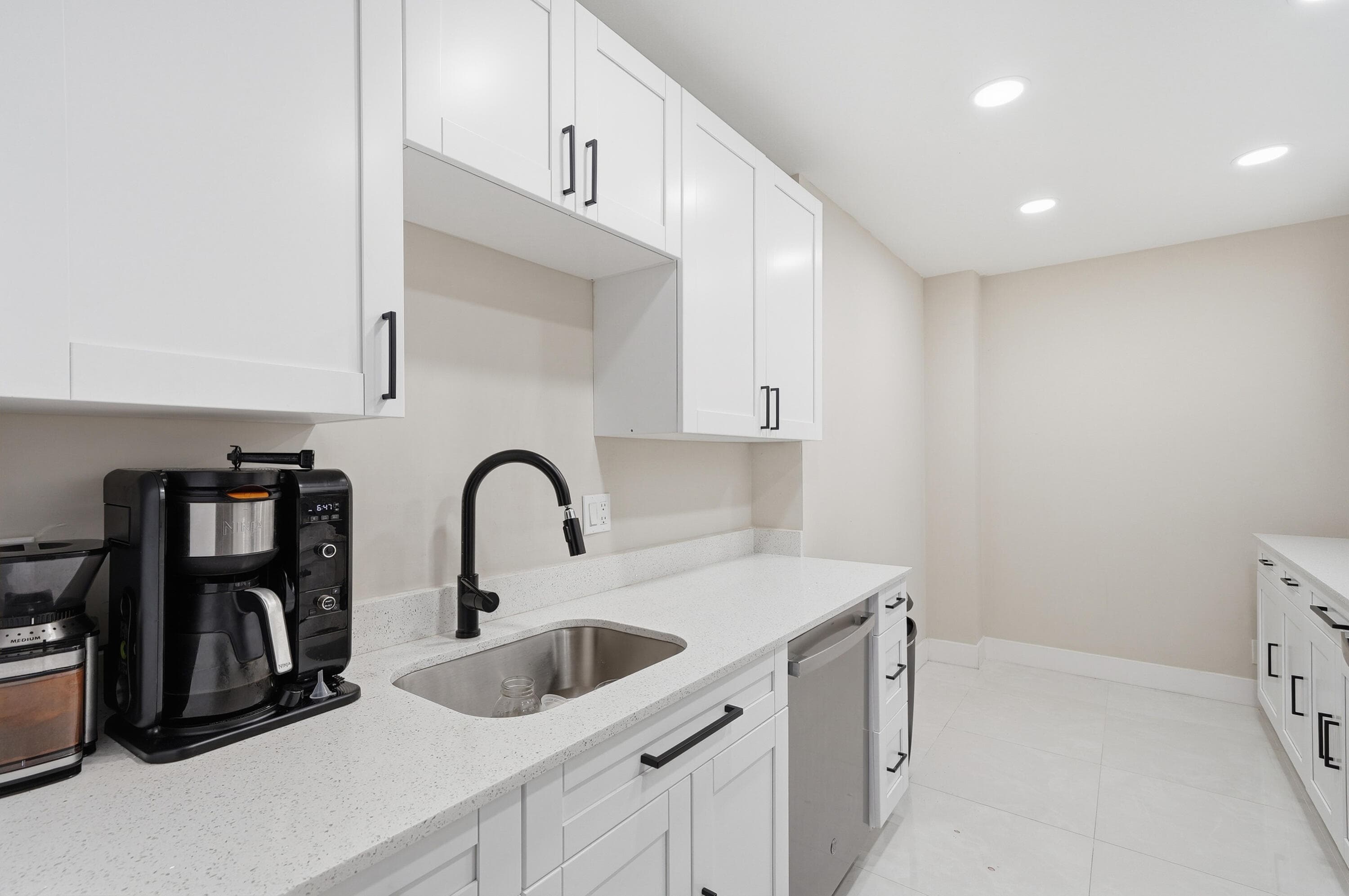 3800 Hillcrest Drive 310, Hollywood, FL 33021 — photo 4 of 35