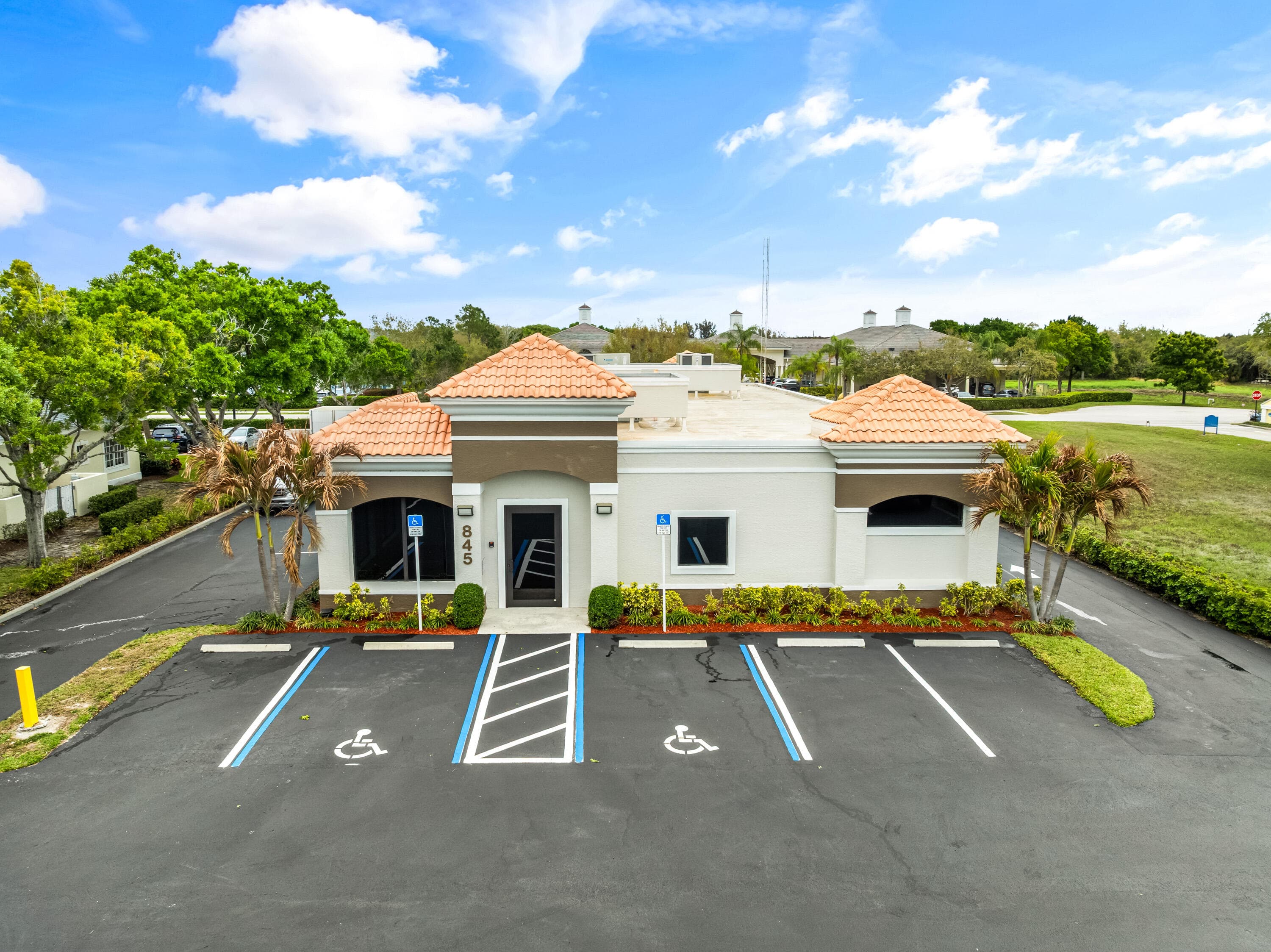 845 37th Place, Vero Beach, FL 32960 — photo 1 of 41