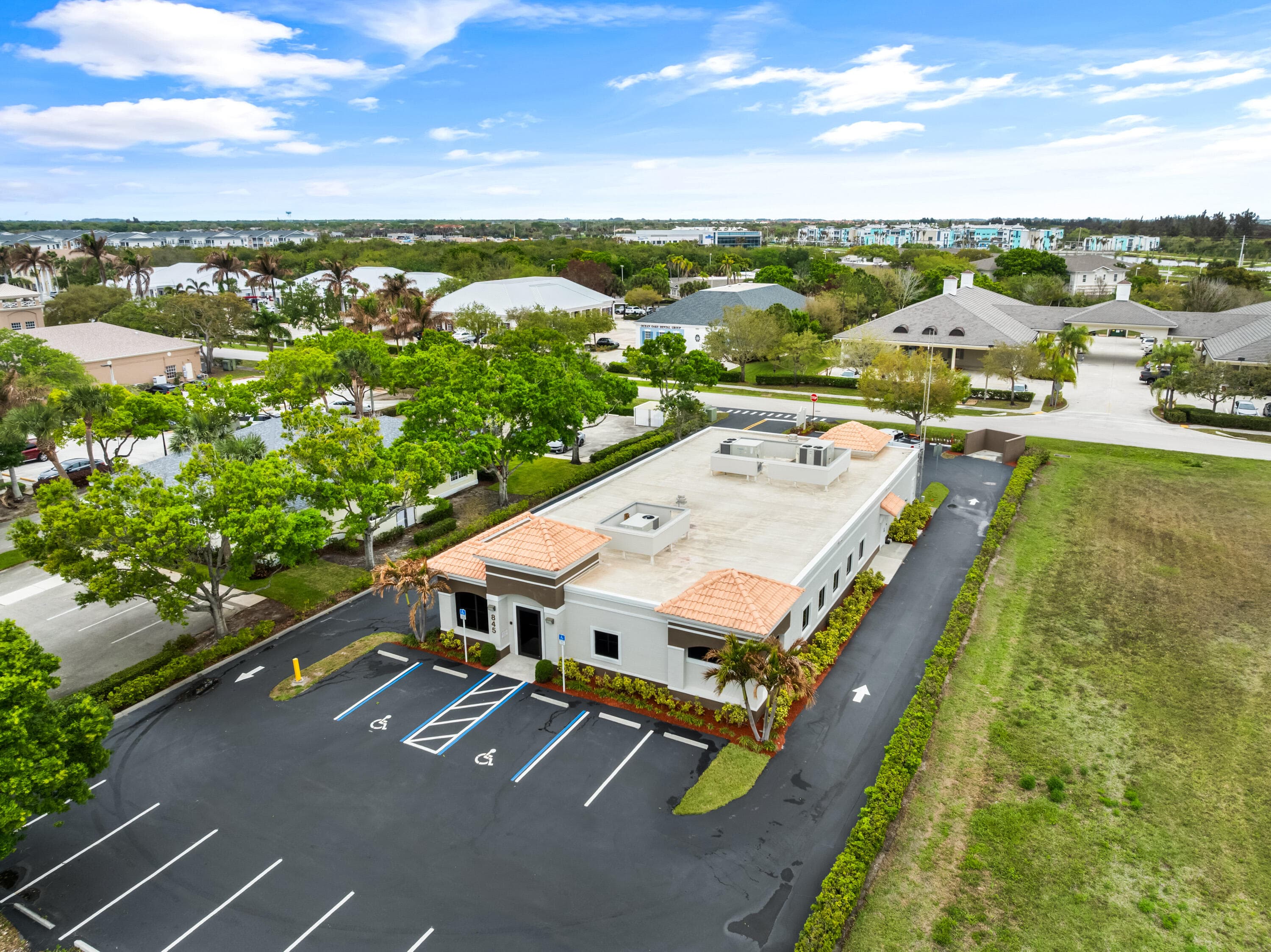 845 37th Place, Vero Beach, FL 32960 — photo 2 of 41