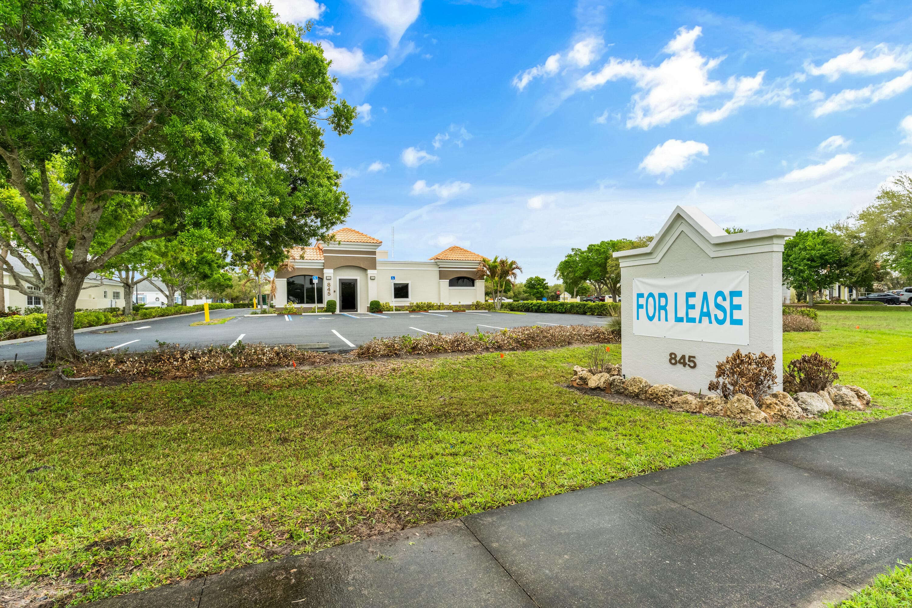 845 37th Place, Vero Beach, FL 32960 — photo 8 of 41