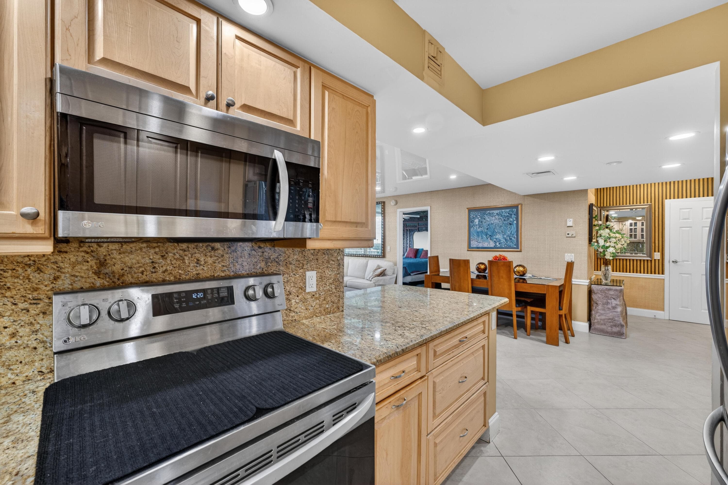 336 Golfview Road 704, North Palm Beach, FL 33408 — photo 9 of 24