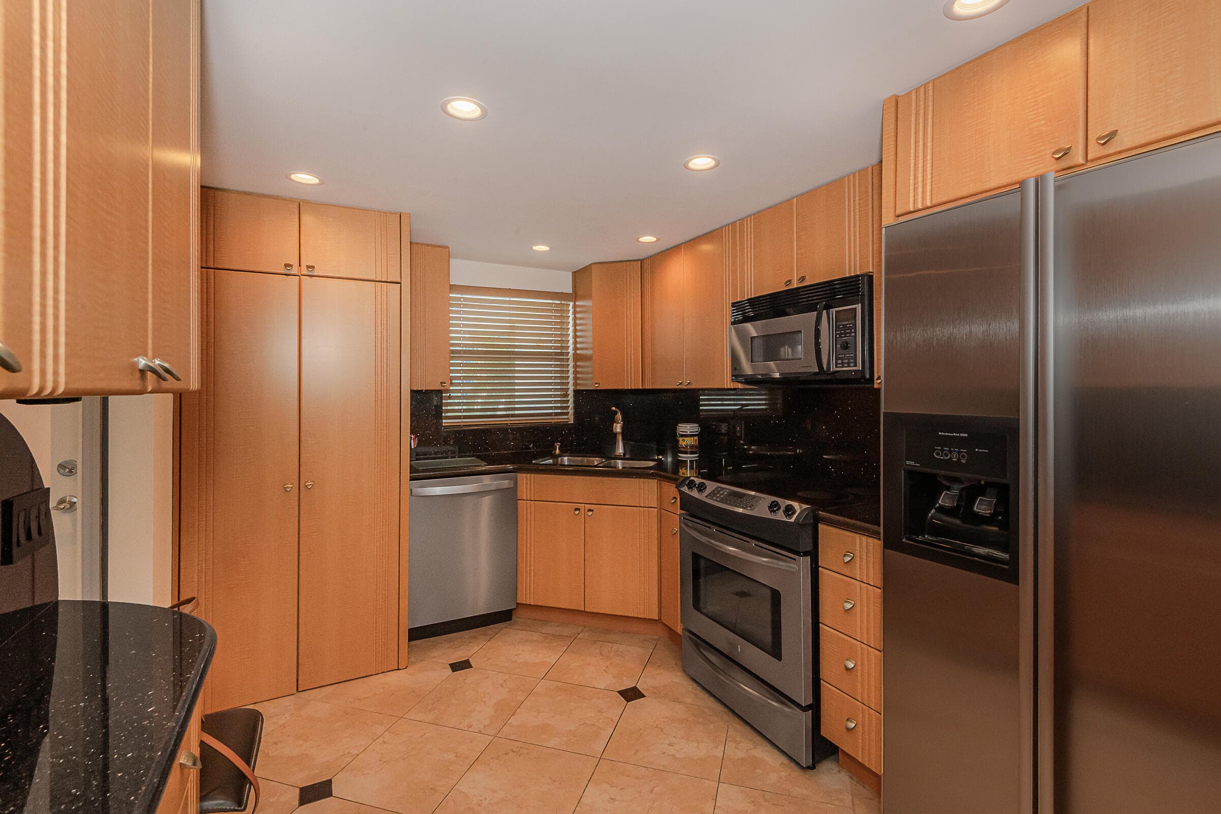 511 Bayshore Drive 707, Fort Lauderdale, FL 33304 — photo 5 of 31