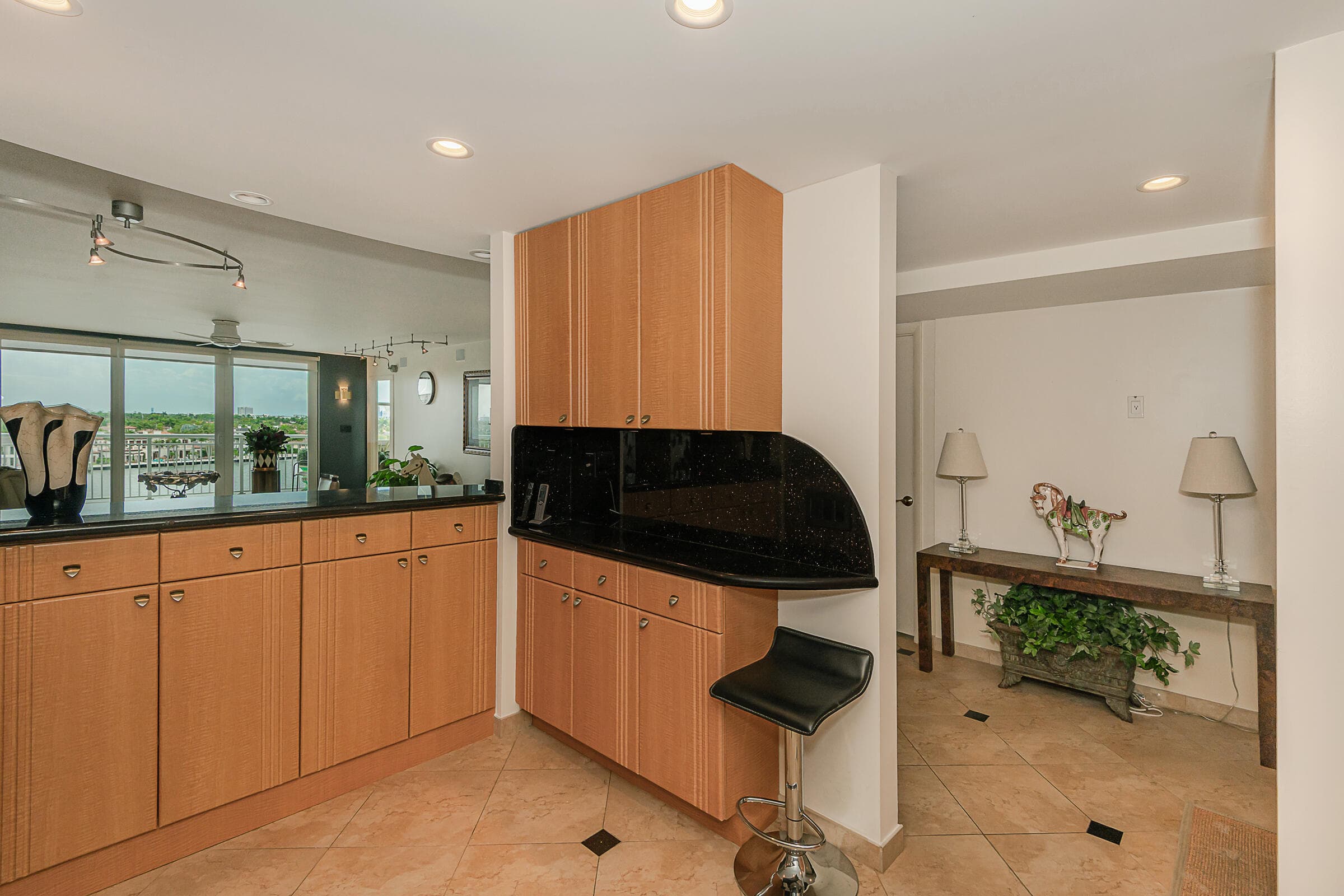 511 Bayshore Drive 707, Fort Lauderdale, FL 33304 — photo 8 of 31