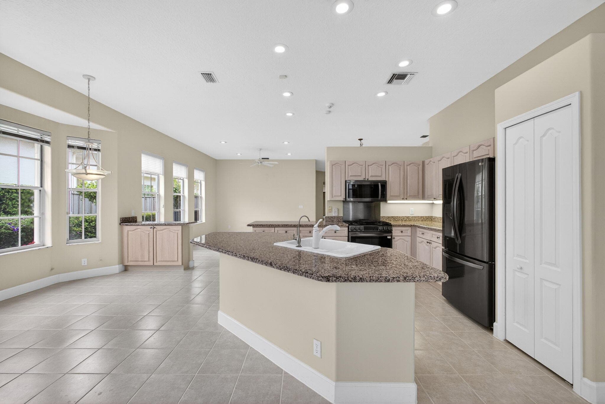 936 Augusta Pointe Drive, Palm Beach Gardens, FL 33418 — photo 17 of 107