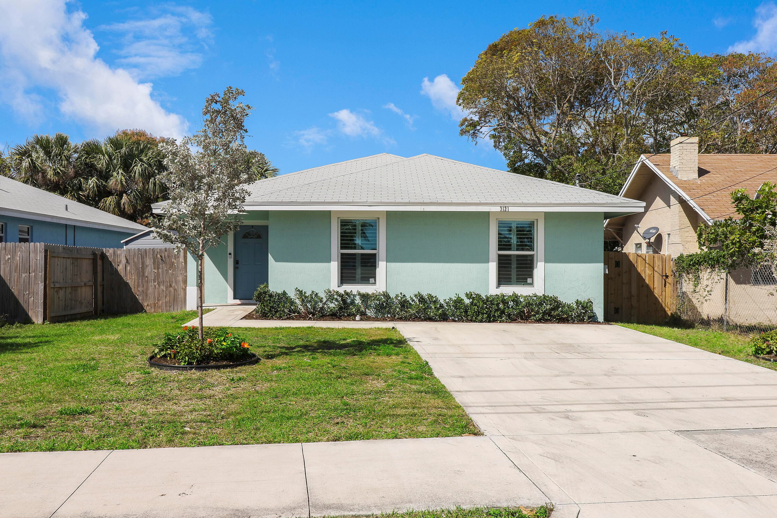 3121 Pinewood Avenue, West Palm Beach, FL 33407 — photo 1 of 24