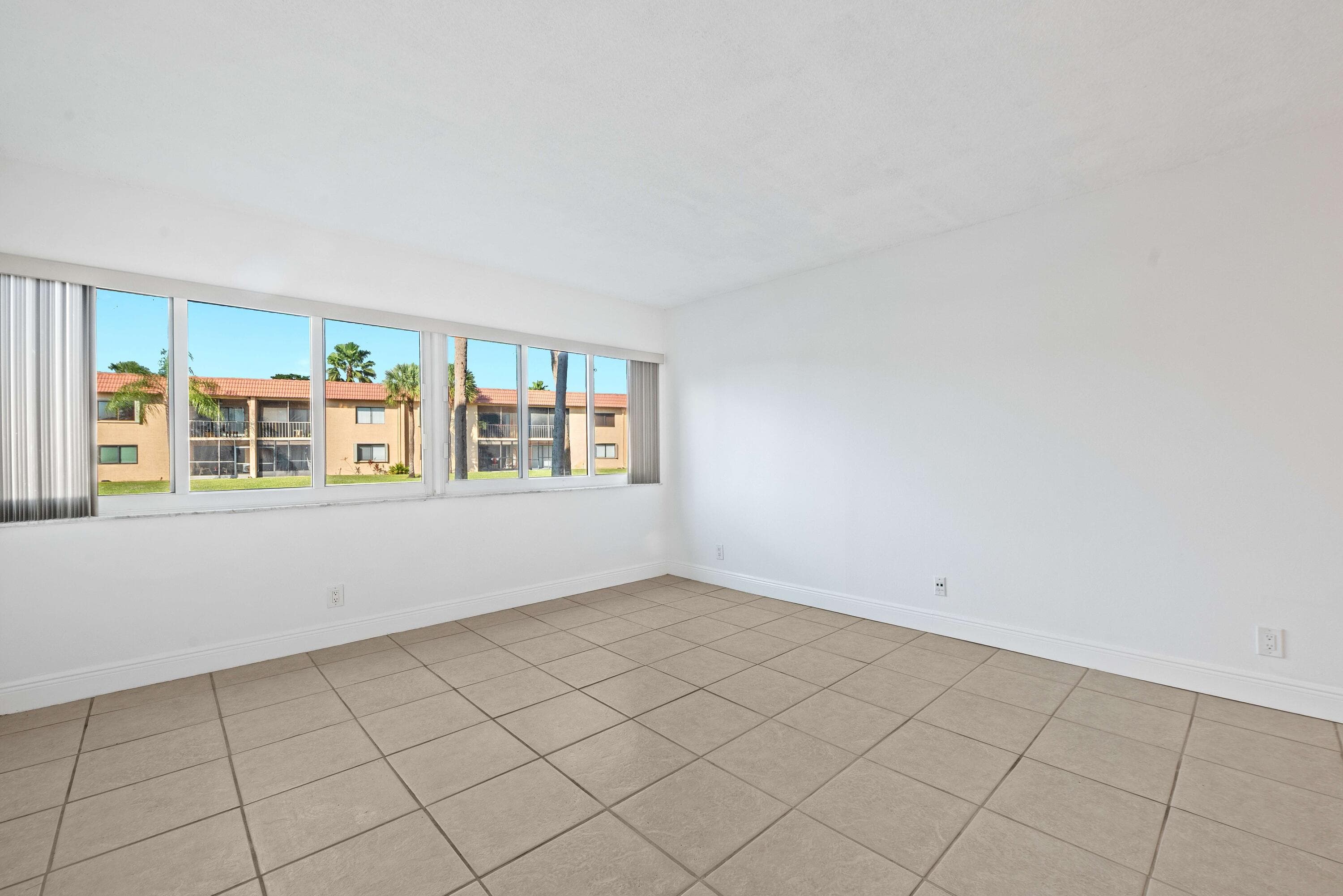 140 Lakeview Drive 103, Weston, FL 33326 — photo 13 of 25