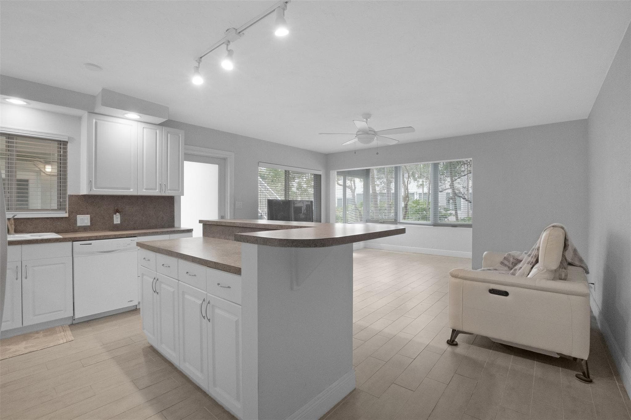 1000 SE 4th Street 127, Fort Lauderdale, FL 33301 — photo 10 of 47