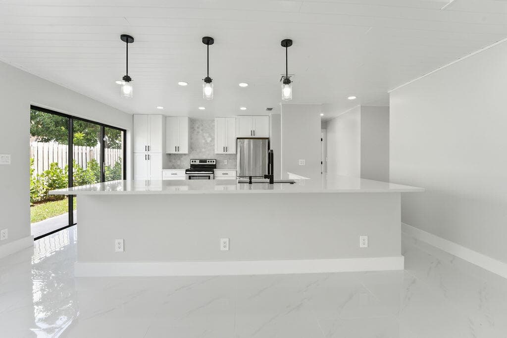 875 NW 22nd Avenue, Delray Beach, FL 33445 — photo 4 of 42