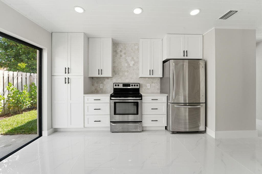 875 NW 22nd Avenue, Delray Beach, FL 33445 — photo 5 of 42