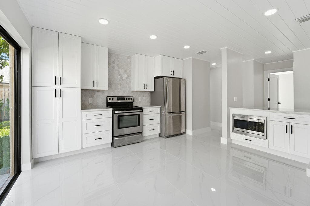 875 NW 22nd Avenue, Delray Beach, FL 33445 — photo 3 of 42