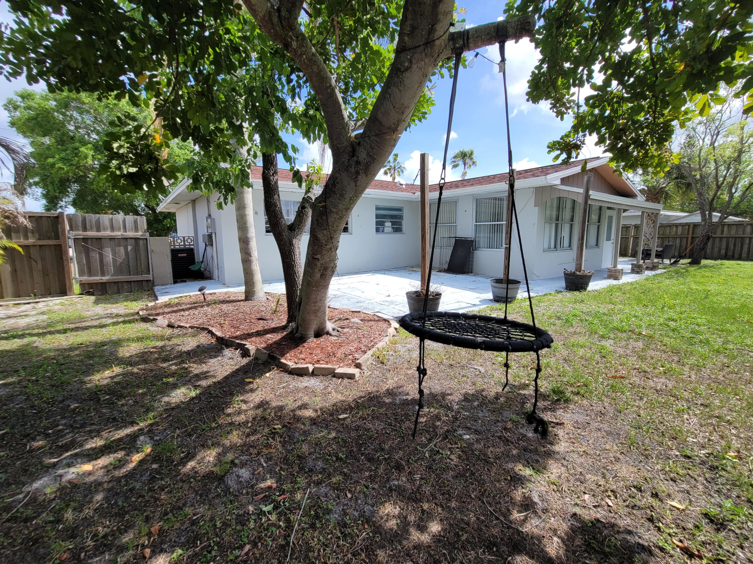262 NE Floresta Drive, Port St. Lucie, FL 34983 — photo 37 of 40