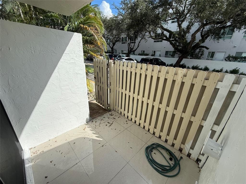 19428 NE 26th Avenue 103b, Miami, FL 33180 — photo 3 of 50