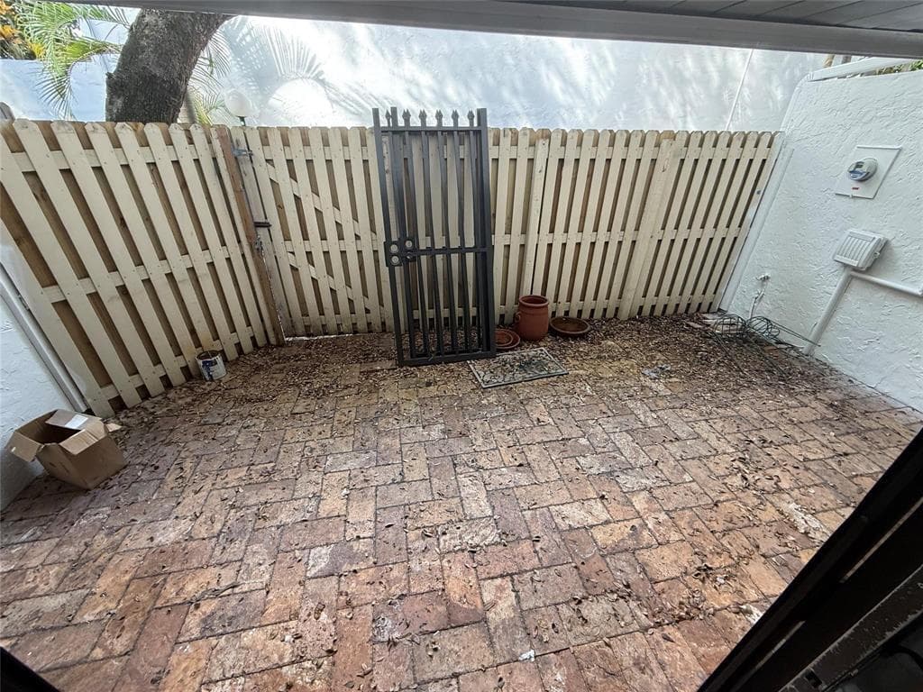 19428 NE 26th Avenue 103b, Miami, FL 33180 — photo 11 of 50