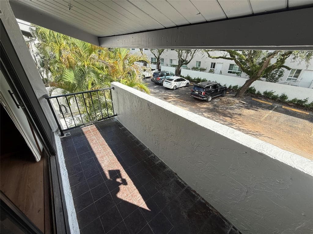 19428 NE 26th Avenue 103b, Miami, FL 33180 — photo 24 of 50