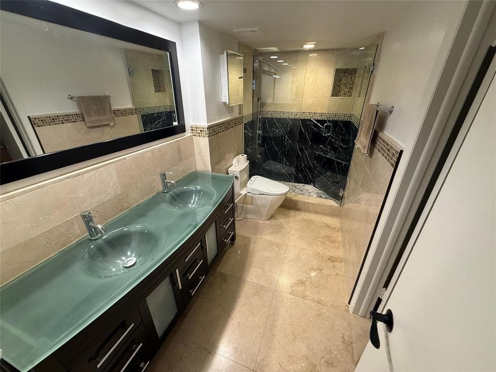 19428 NE 26th Avenue 103b, Miami, FL 33180 — photo 26 of 50