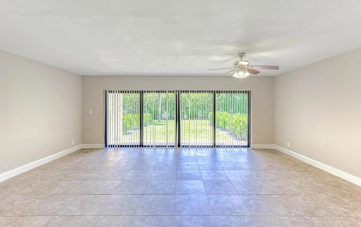 663 Dover Street 10, Boca Raton, FL 33487 — photo 3 of 5