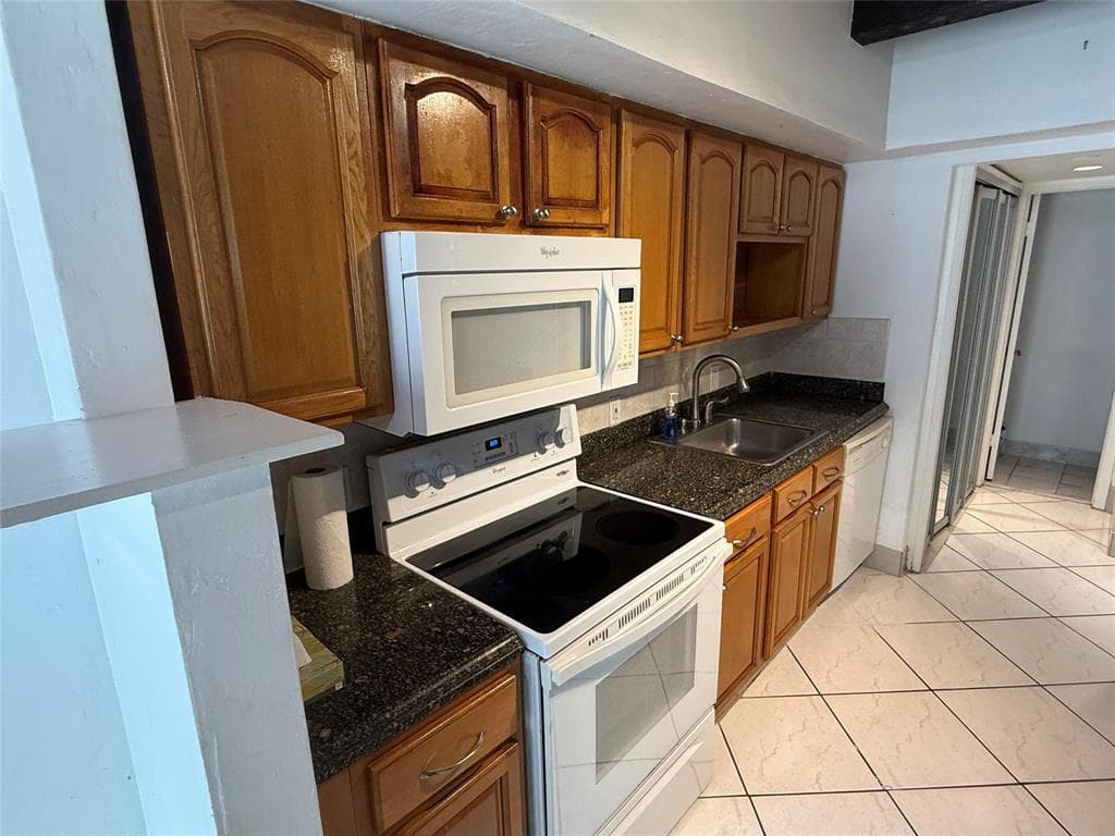 19428 NE 26th Avenue 103b, Miami, FL 33180 — photo 5 of 50
